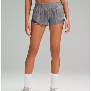 lululemon hotty hot 2.5 shorts
